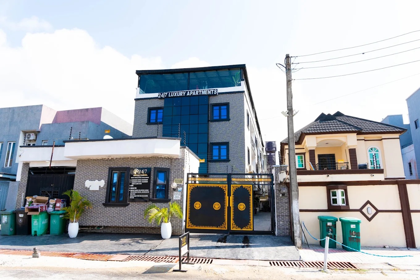 24|7 Luxury Apartments