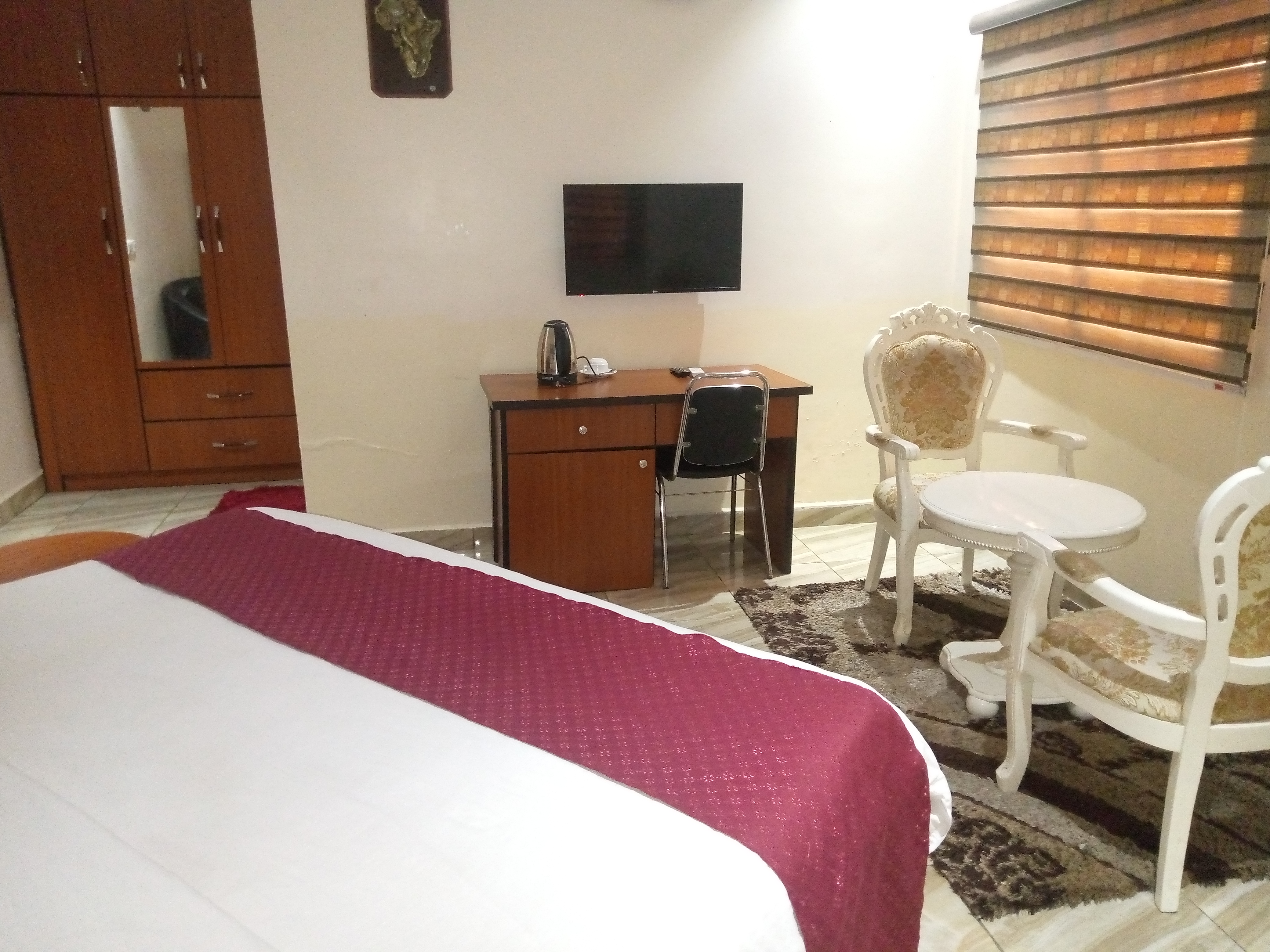 Alim Royal Hotel & Suites