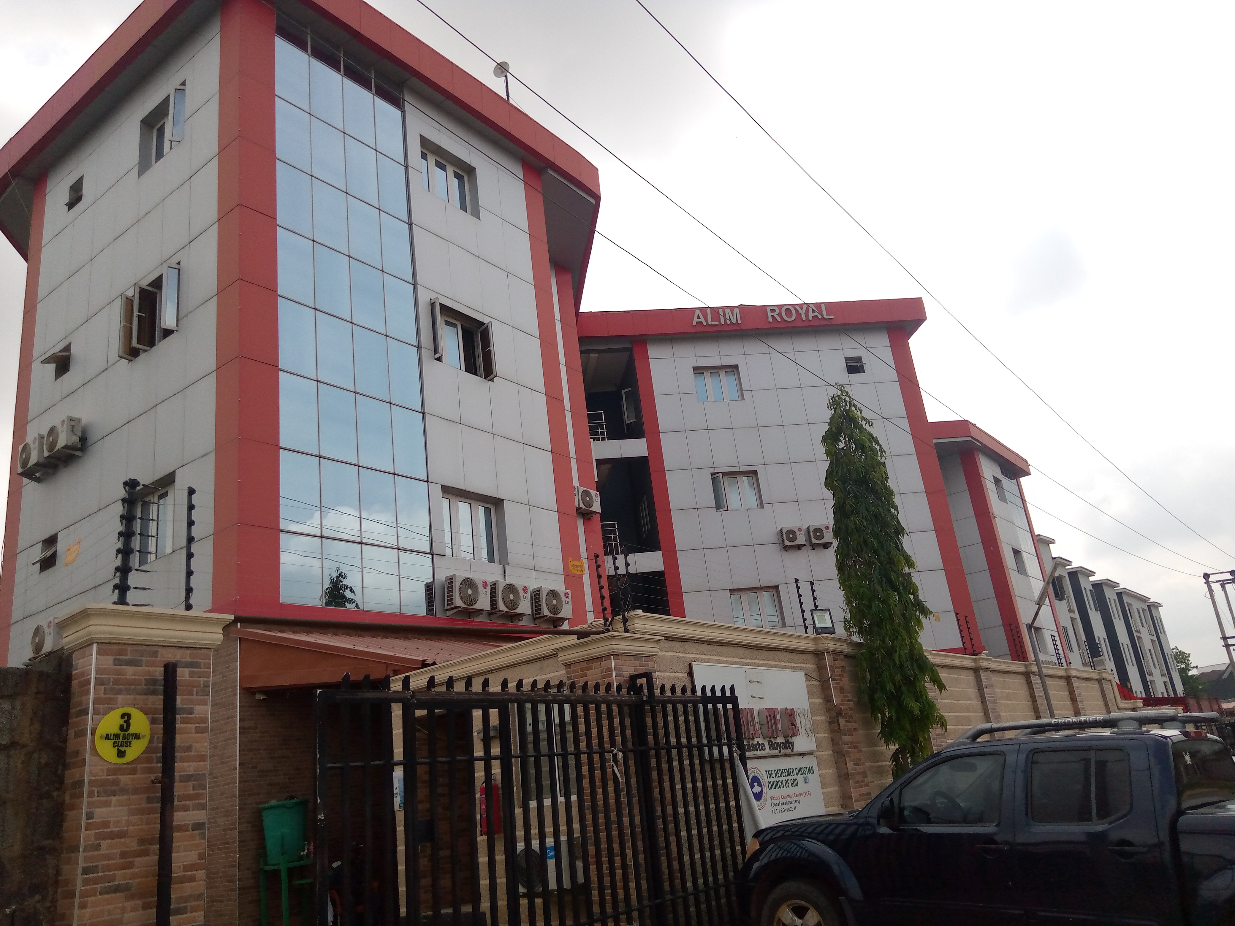 Alim Royal Hotel & Suites