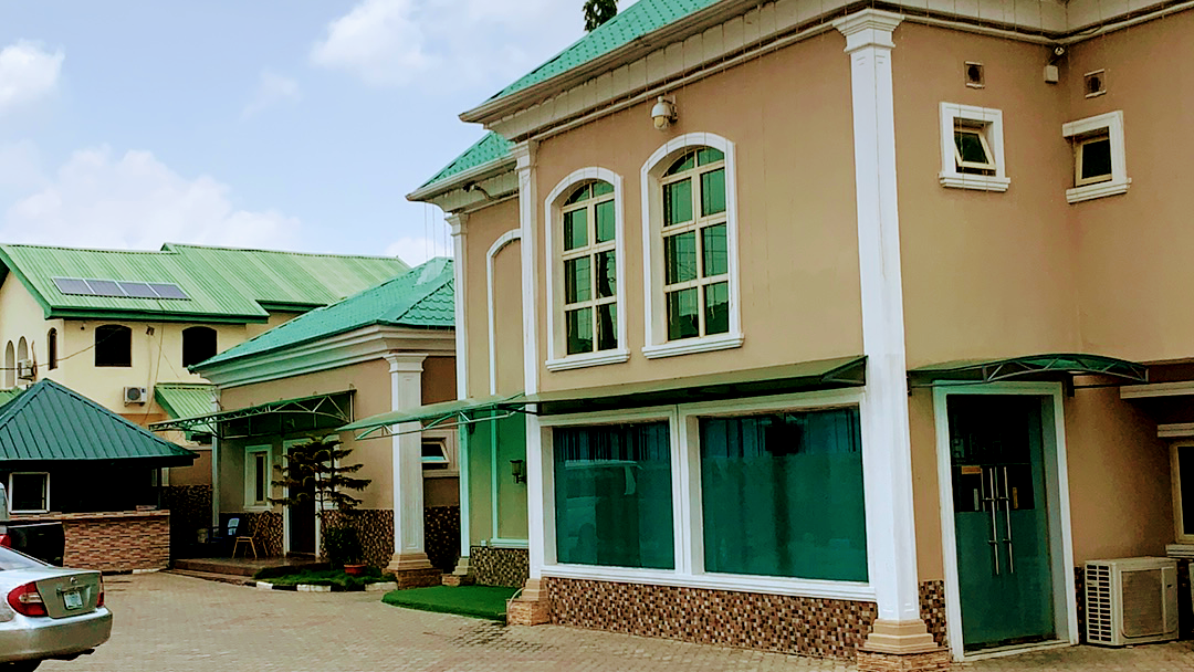 B's Hive Hotel and Suites