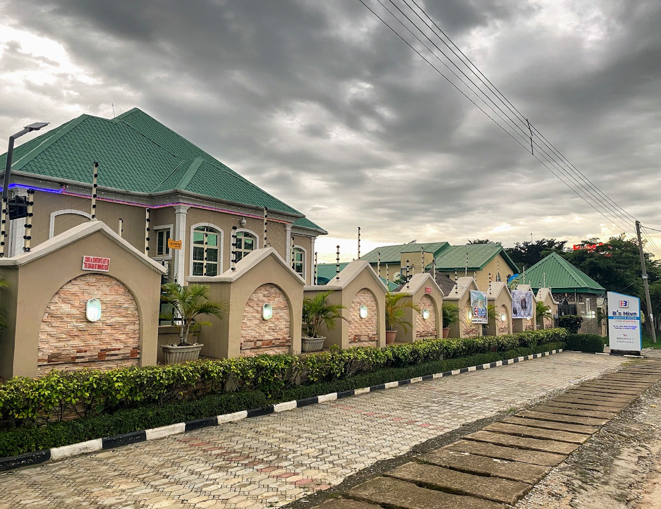 B's Hive Hotel and Suites