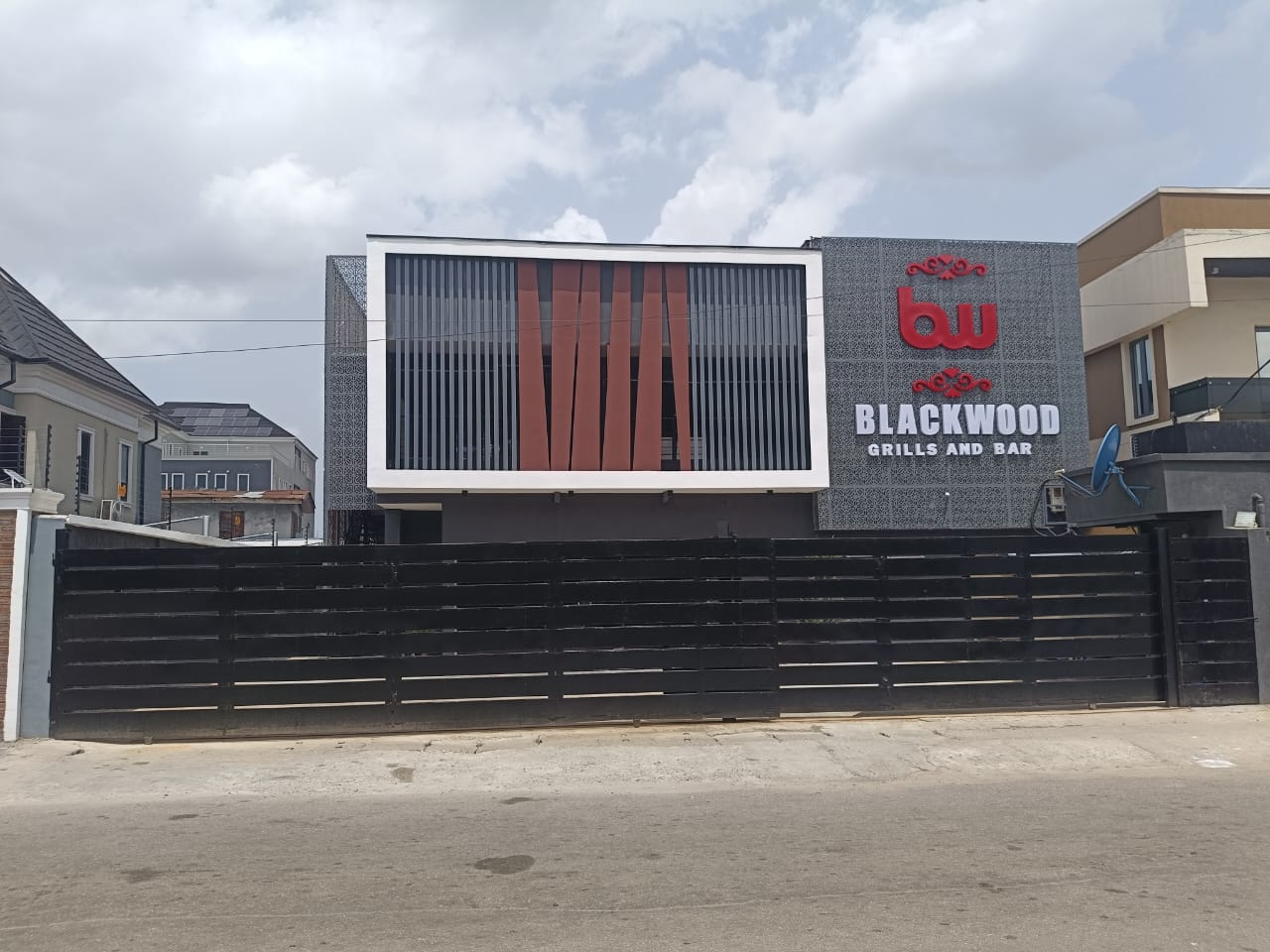Blackwood grills and bar