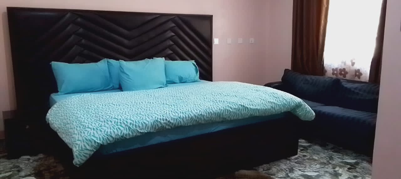 DAZZLE HOTEL AND APARTMENT