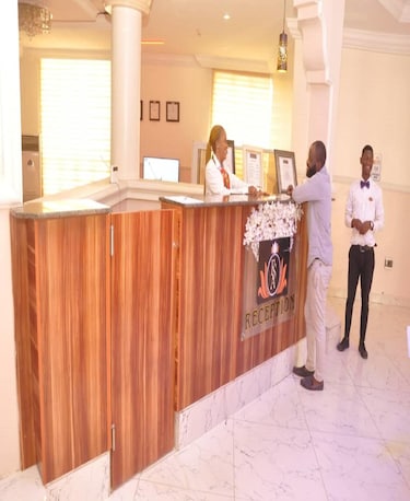 FISHER SUITES AND APARTMENT