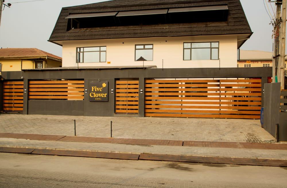 Five Clover Hotel