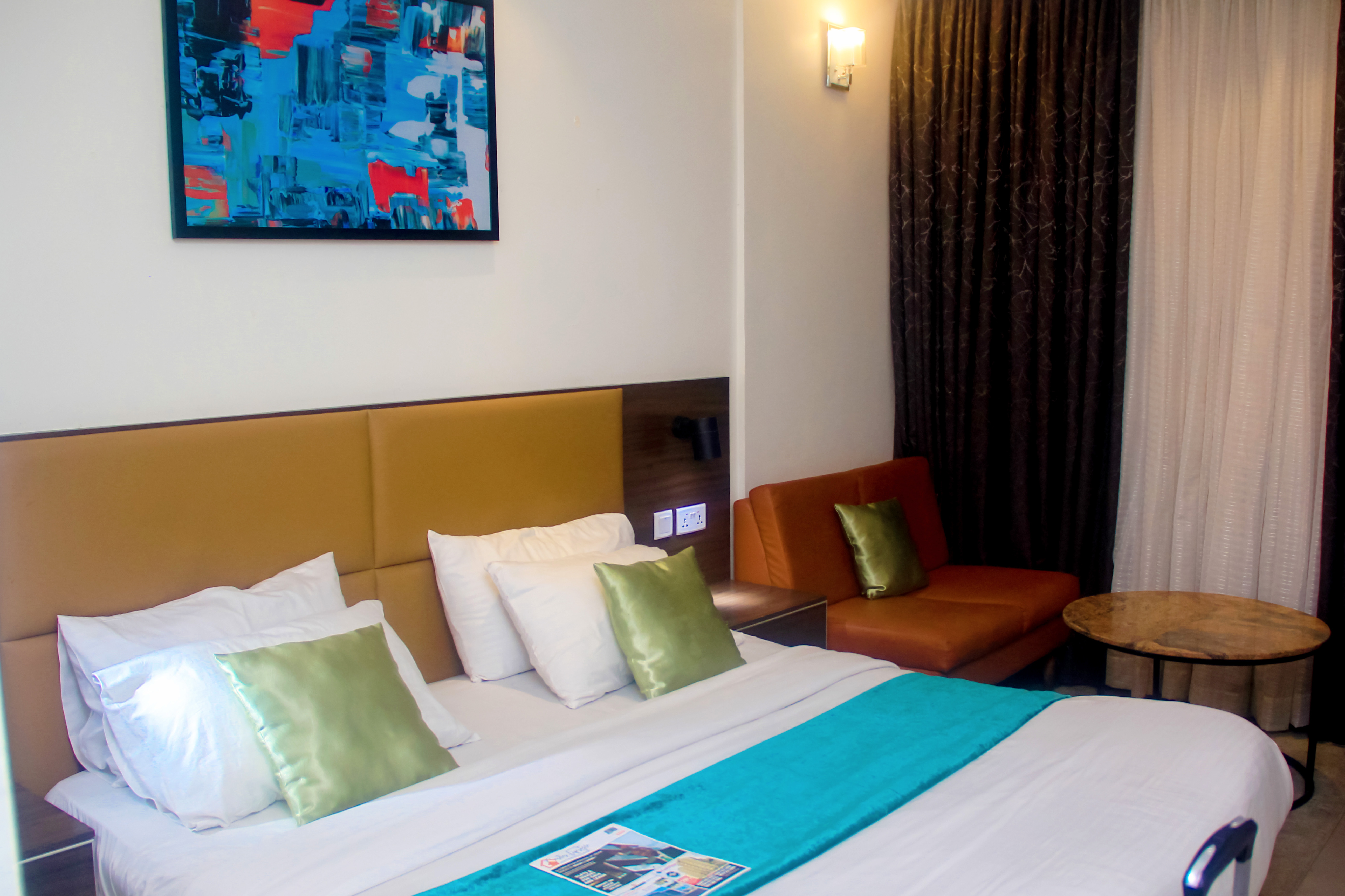 Five Clover Inn, Abijo