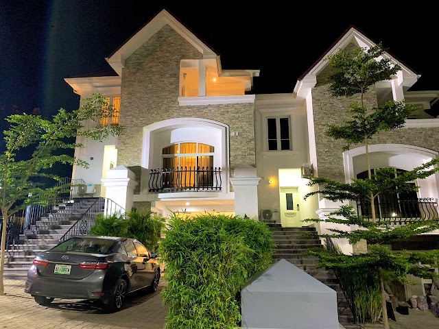 Five Homes Hotel and Apartments