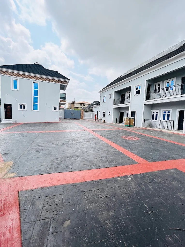 FollyBee apartment and suites