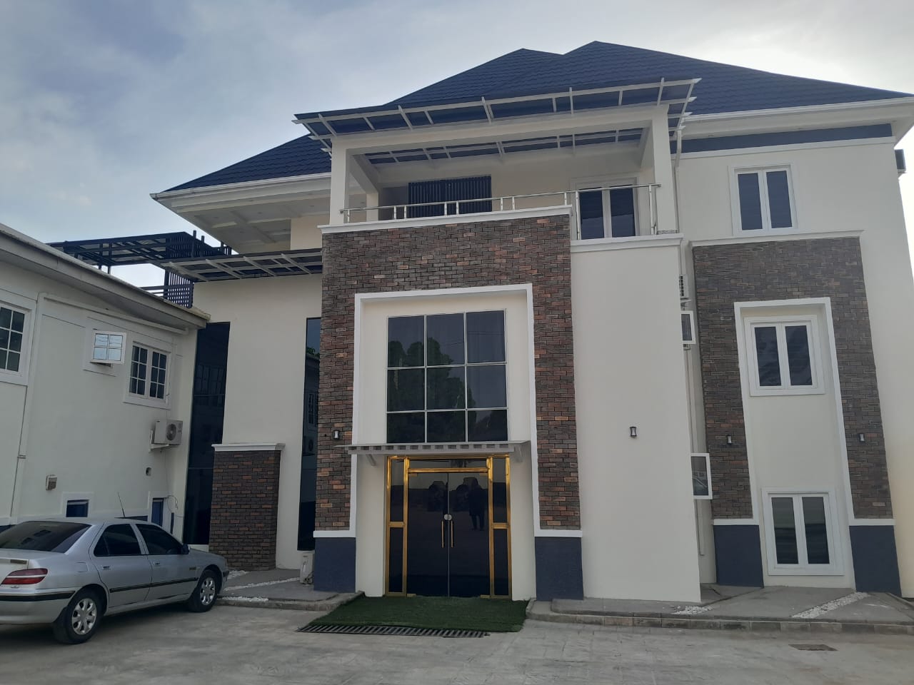 Franzy Luxury hotels and suites. Jos