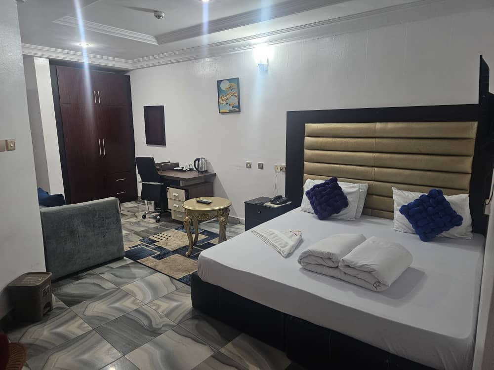 Grand Park Hotel And Suites