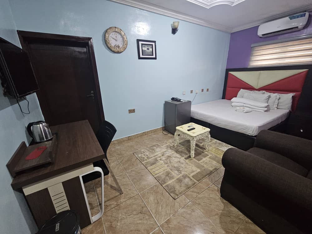 Grand Park Hotel And Suites