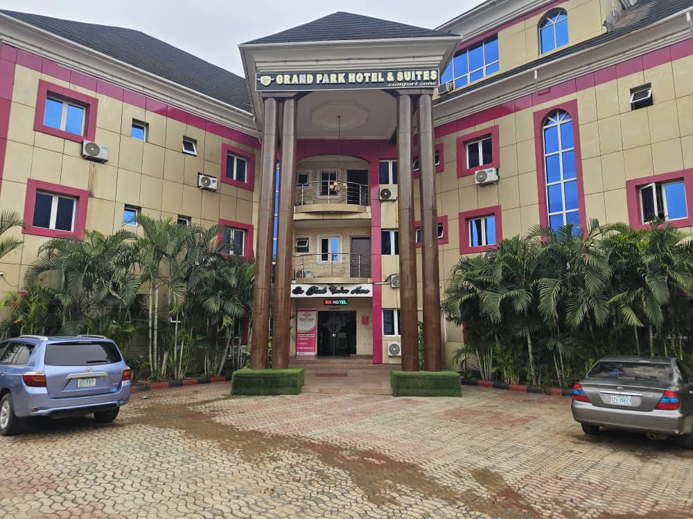 Grand Park Hotel And Suites