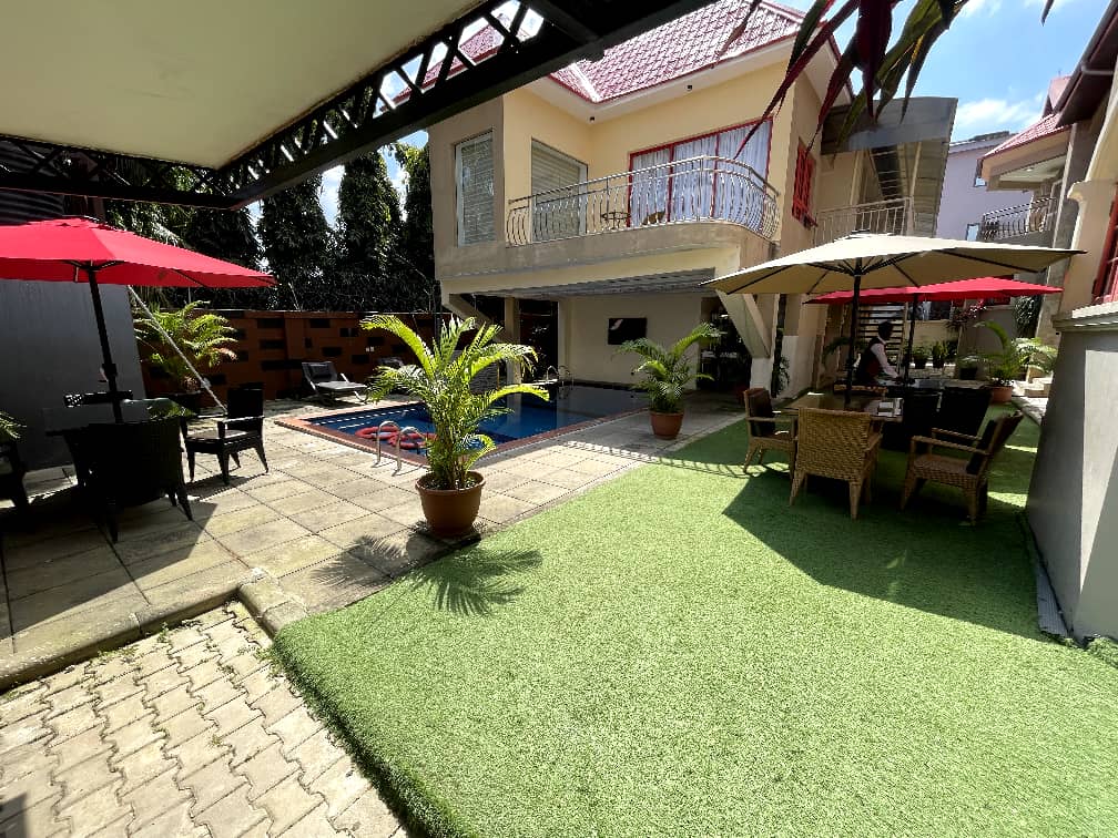 J's Place Hotel and Suite