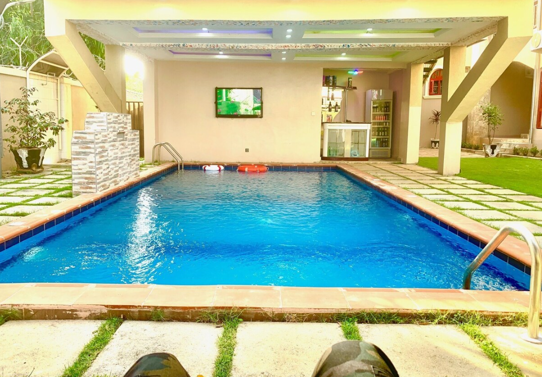 J's Place Hotel and Suite