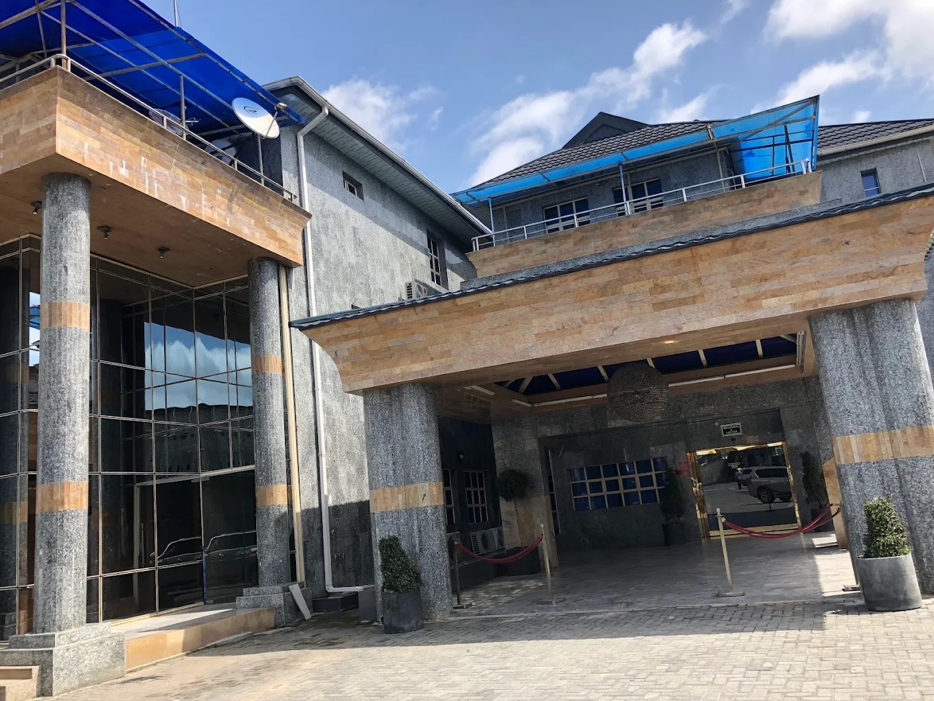 Jonaith hotel and suites