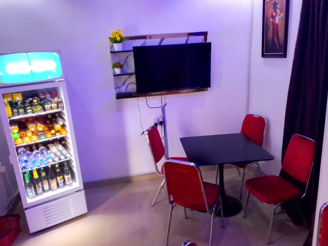 Kings Crown Apartments