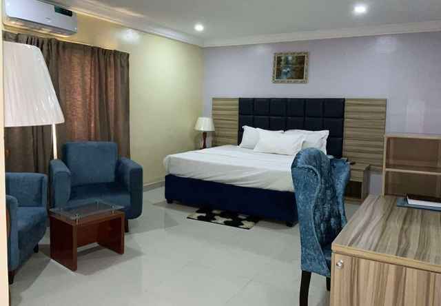 Lis Hotel And Suites