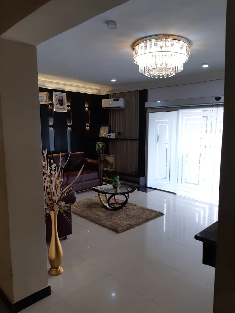 Lis Hotel And Suites