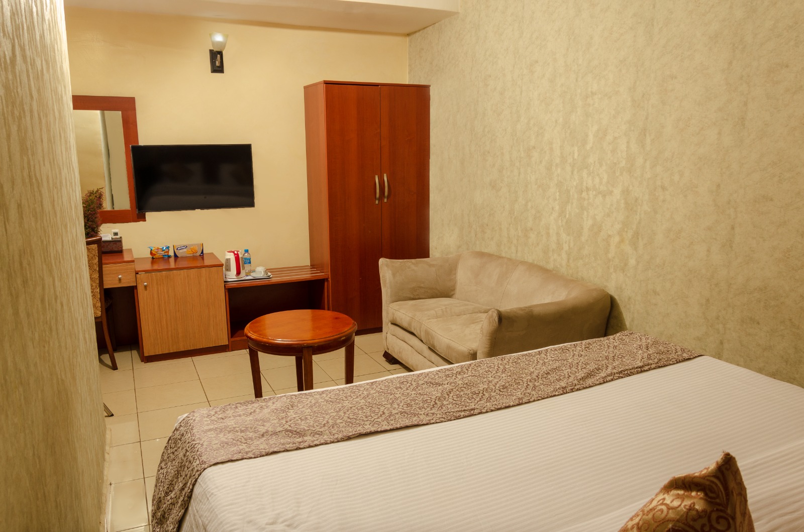 IMPERIAL ROOM