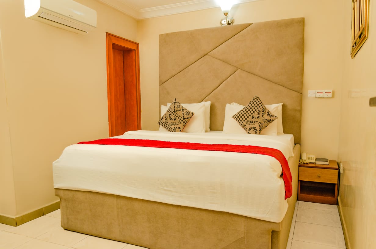LUXURY ROOM