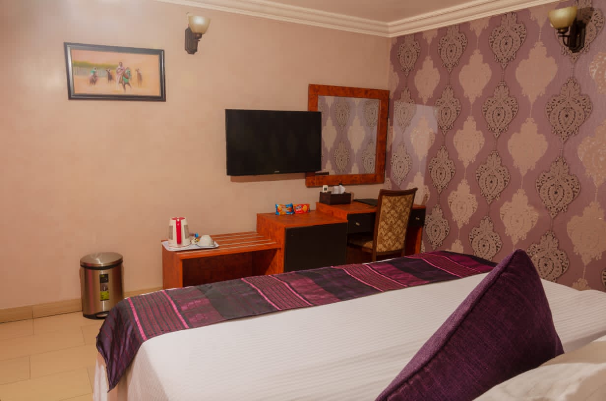 ROYALE SUITE