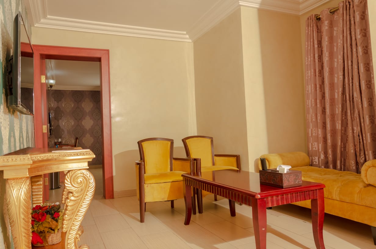 ROYALE SUITE