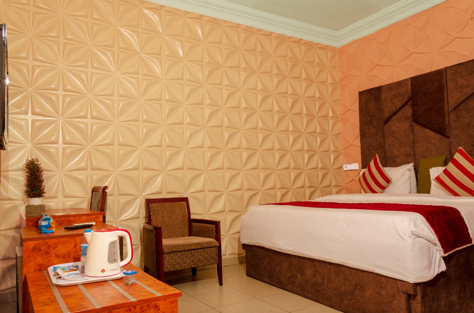 EXECUTIVE ROOM