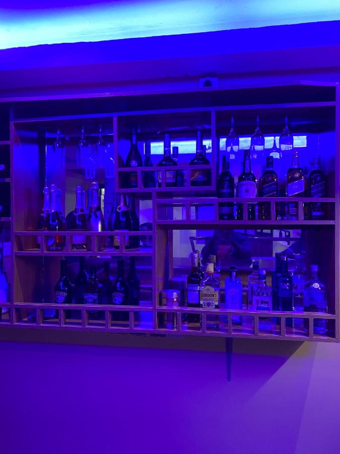 POSH HOTEL AND SUITES VI