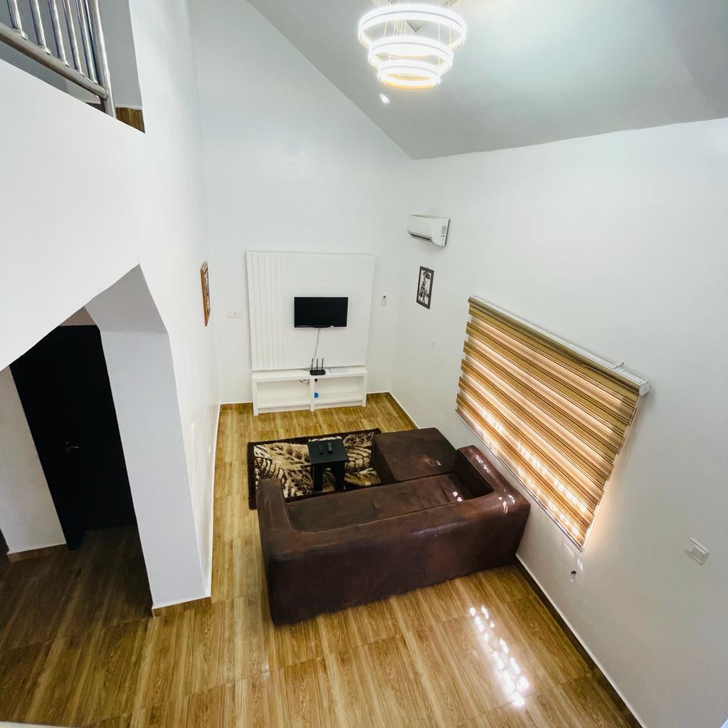 Queennaj Shortlet, Gwarinpa