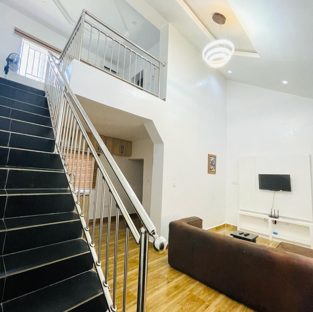 Queennaj Shortlet, Gwarinpa