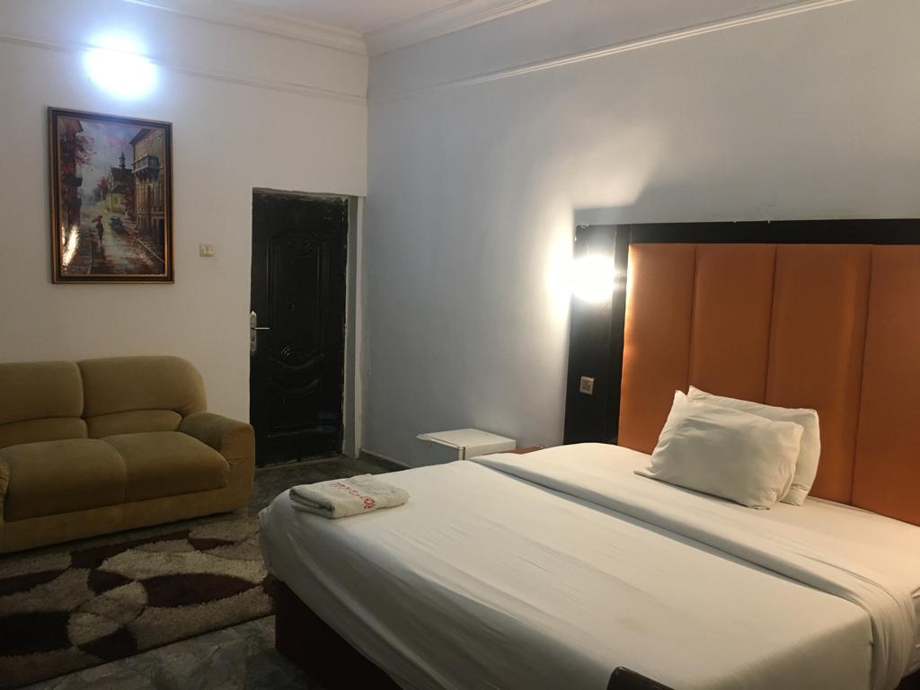 Richton hotel and suite