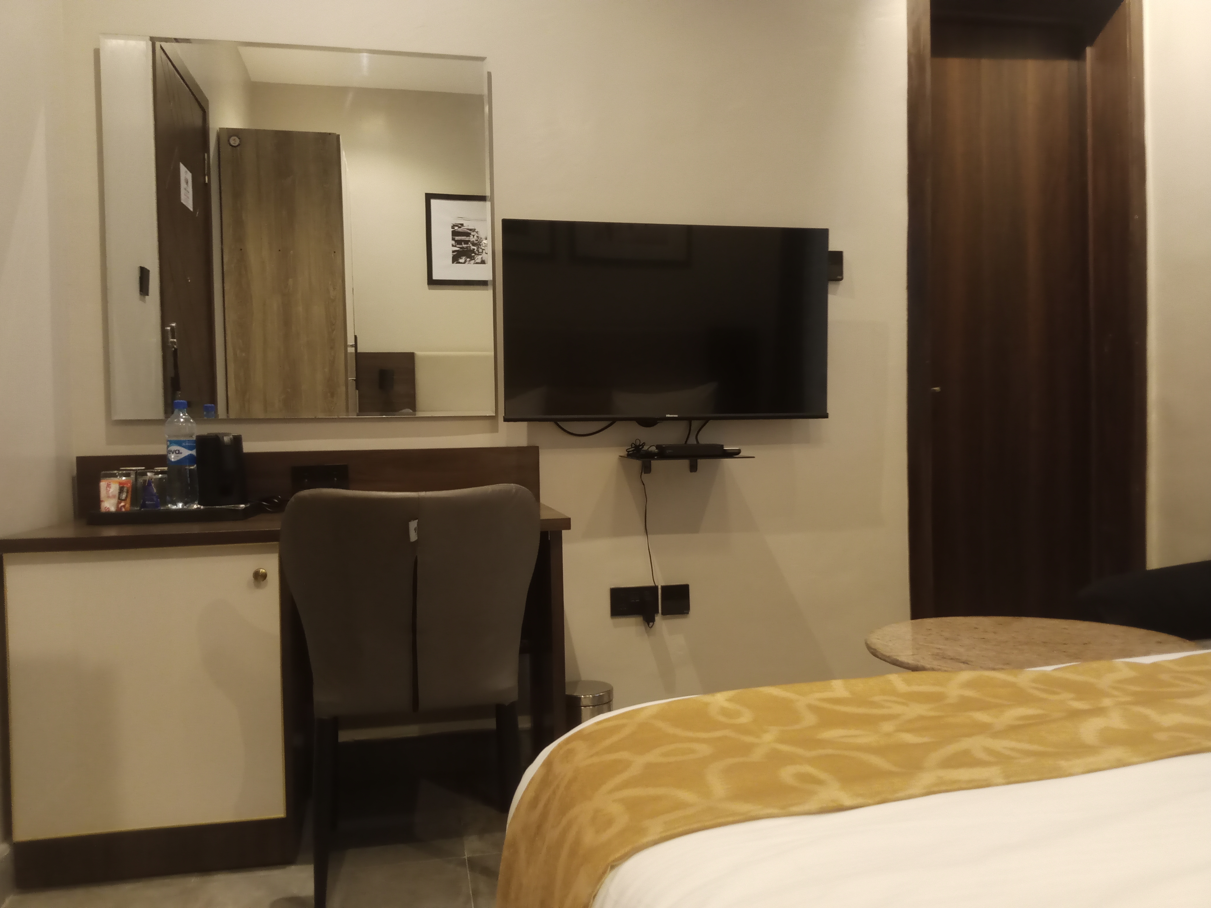 Ringruby Hotel, Eso Close