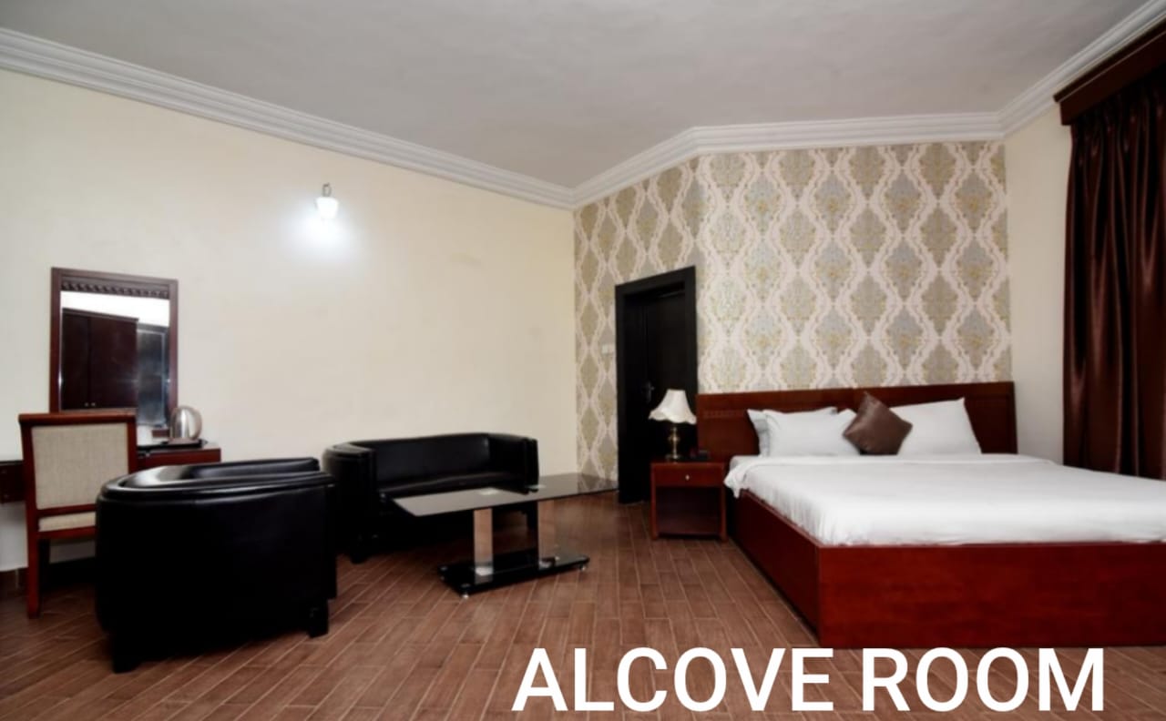 Alcove Room