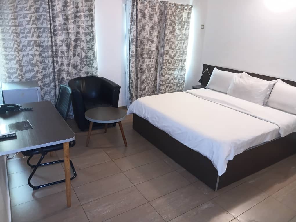 DELUXE ROOM