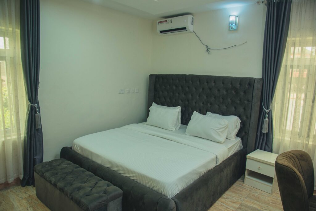 The violets hotel and apartments