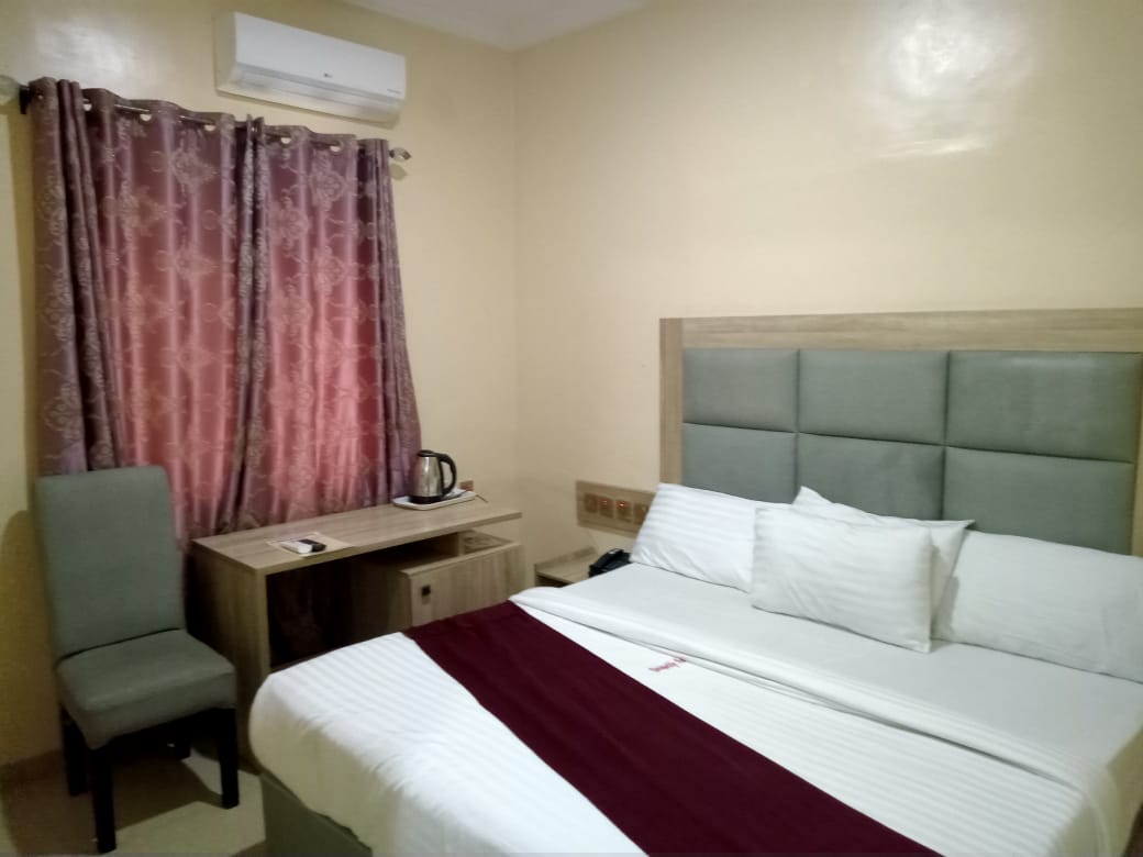 Uniquelife Continental Hotel & Suites