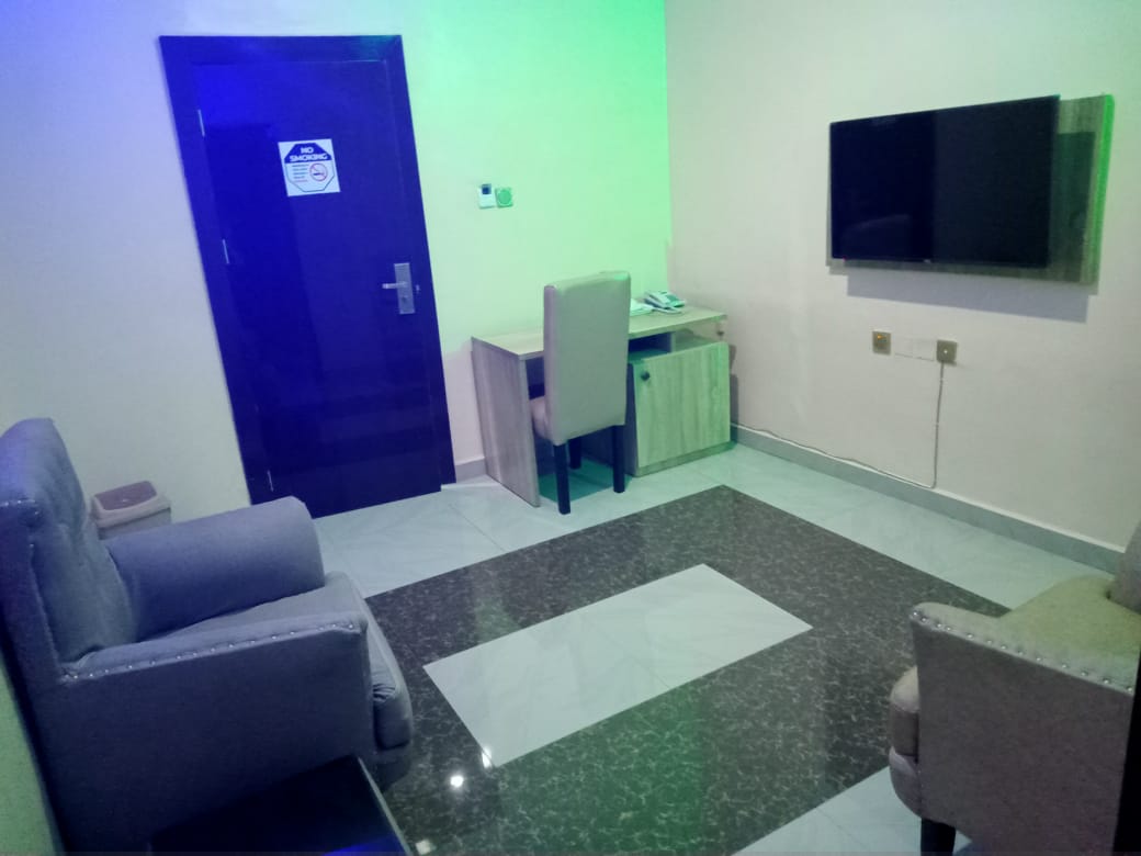 Uniquelife Continental Hotel & Suites