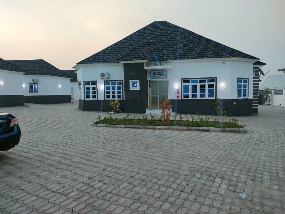 Whitehill luxury hotel, Gombe